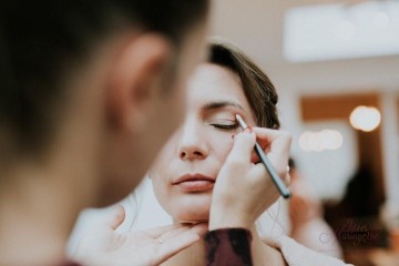 Make up at home by Auré